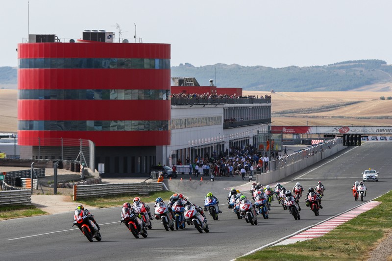 La afici&oacute;n navarra disfrut&oacute; con el Campeonato de  Espa&ntilde;a de Velocidad